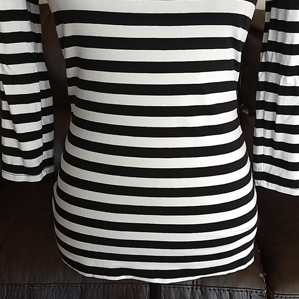 Guess Open Back Shirt‎ - Picture 3 of 9